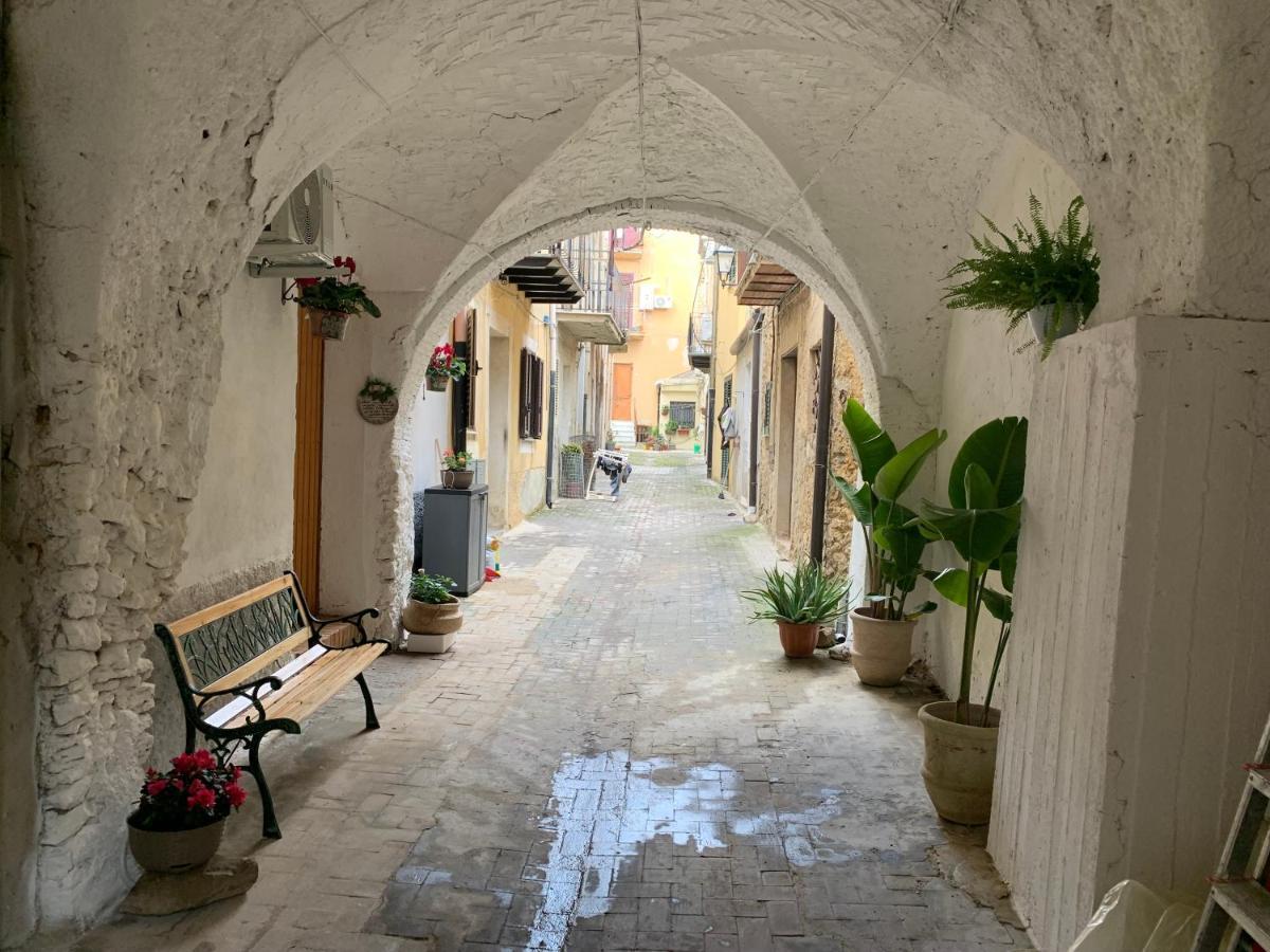 Al Vico Bartoli Suite Room Mazzarino Esterno foto