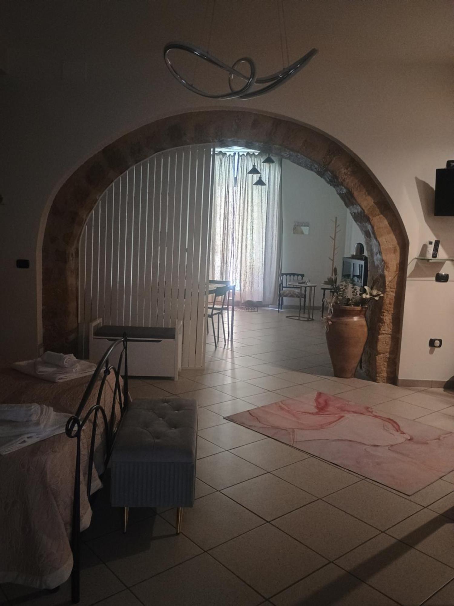 Al Vico Bartoli Suite Room Mazzarino Esterno foto